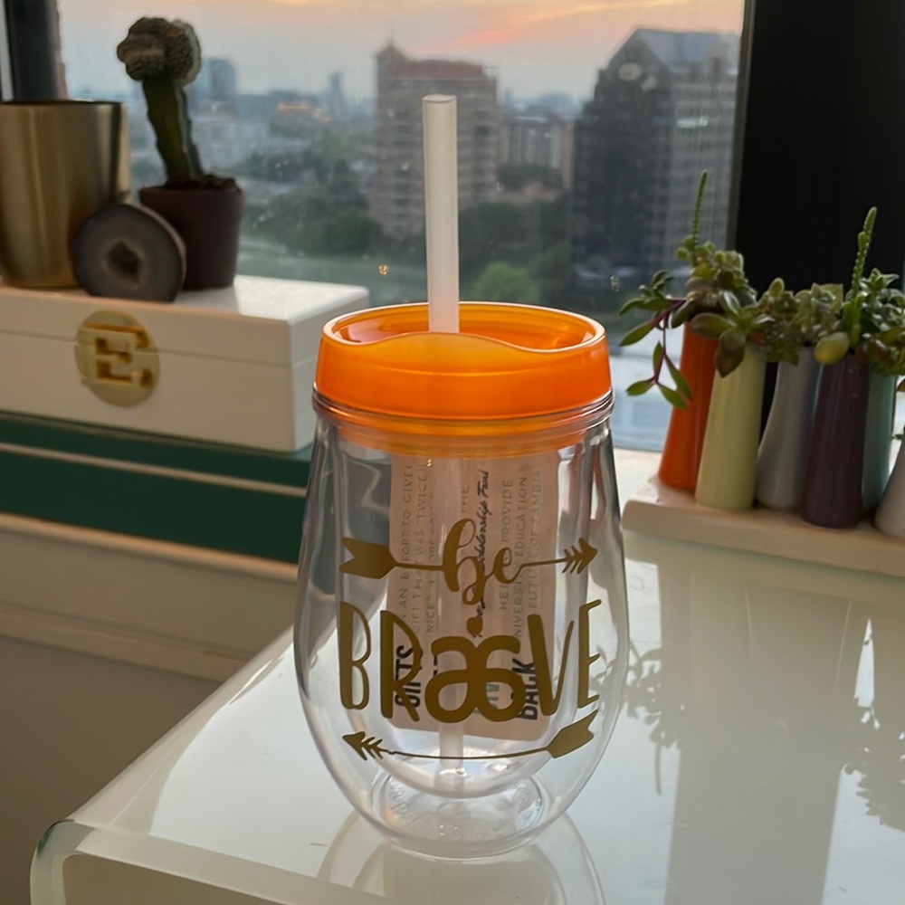 ‼️bundle deal‼️ NWT Arbonne wine glass